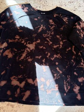 Time and Tru Black Crewneck Sweatshirt with Rust Splatter